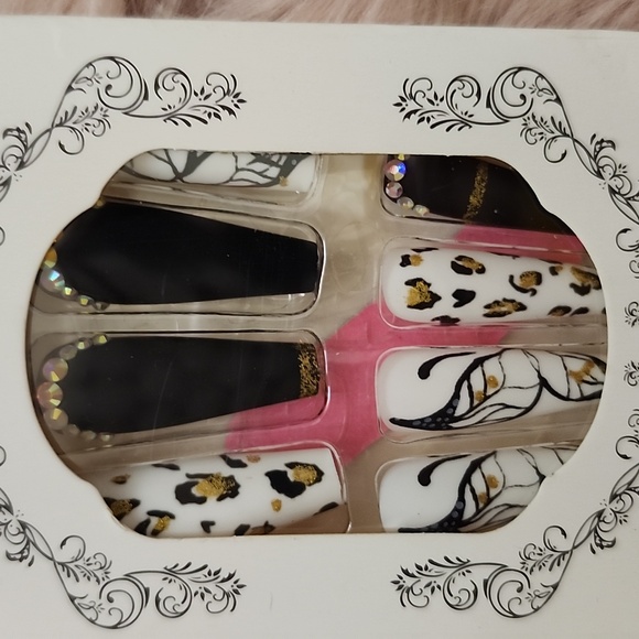 SALE!! Brand New 2CT BUNDLE Beautiful Nail False Nails-XL - Picture 3 of 4